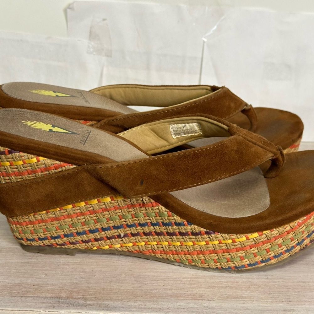 Volatile Brown Wedge Shoes with Cushioned Footbed size 10 very cool - Picture 2 of 6